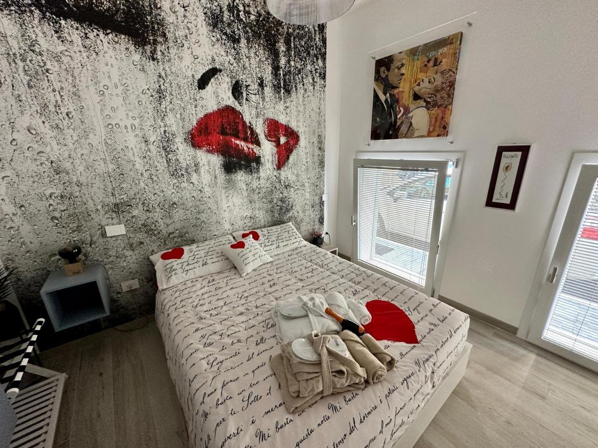 Bed Art Relaxing Suite - Appartamento Con Sauna Love Suite Gallery ซัน เบเนเดตโต เดล ตรอนโต ภายนอก รูปภาพ